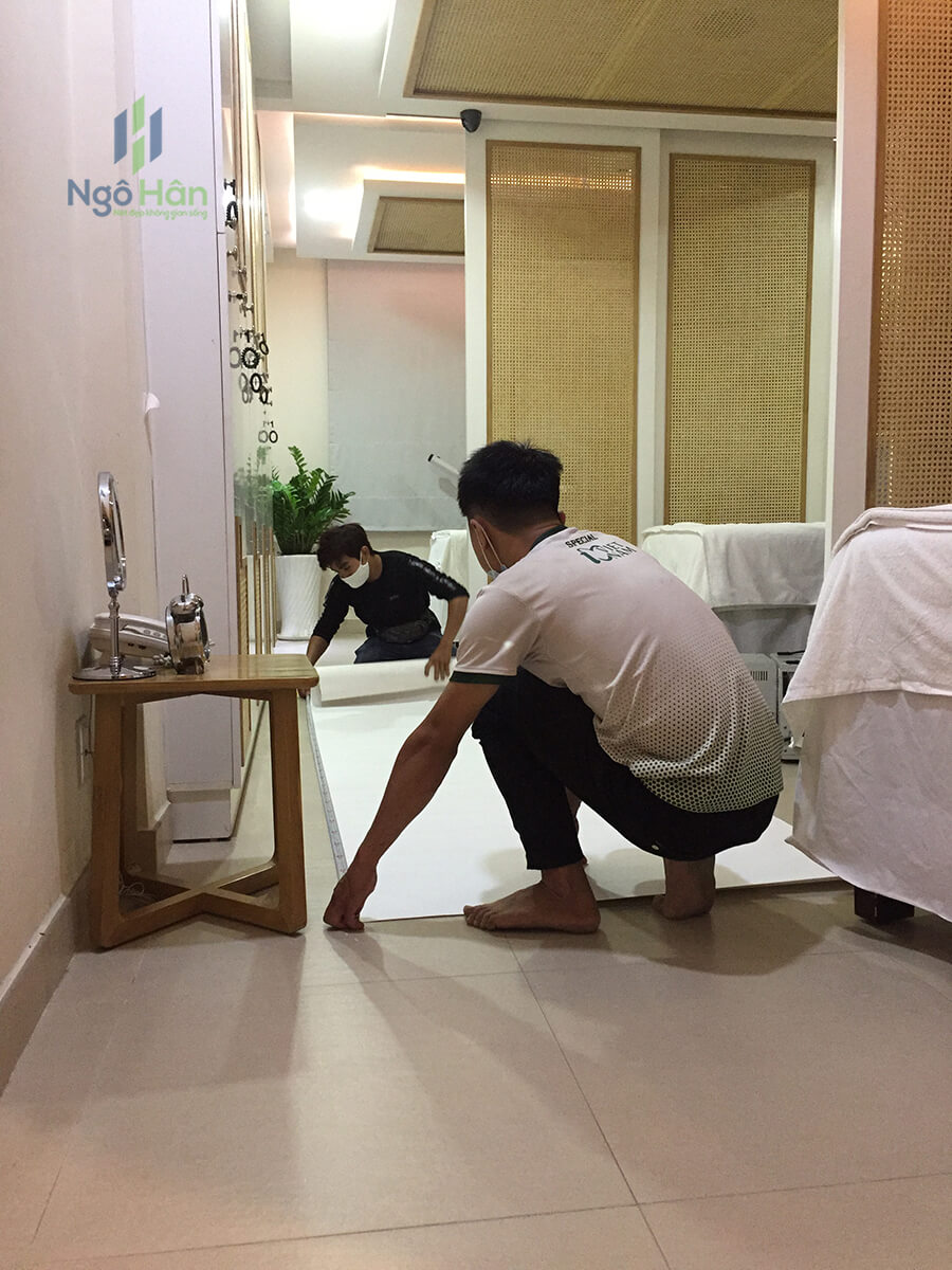 Thi công giấy dán tường thẩm mỹ viện