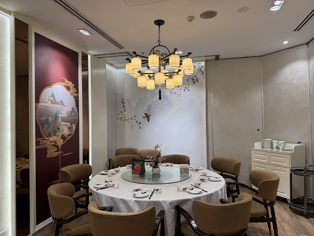 Giấy dán tường cao cấp