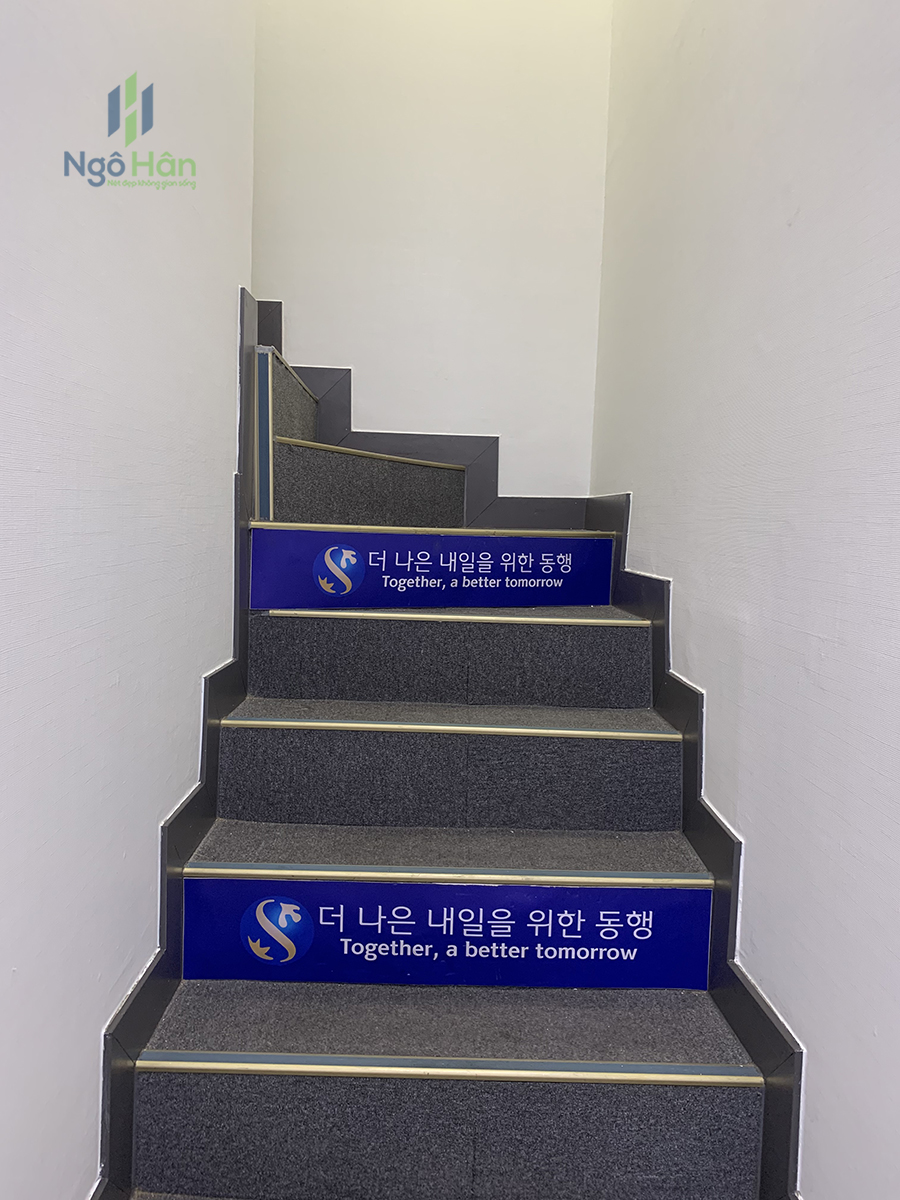 Giấy dán tường cầu thang shinhan bank